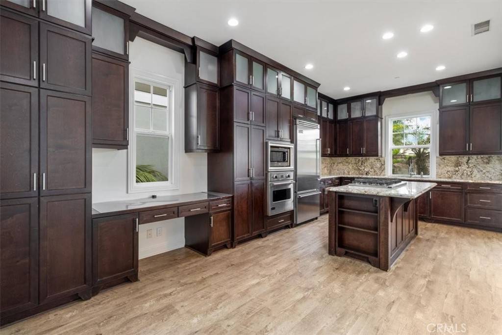 4621 Winthrop DR Huntington Beach, CA 92649