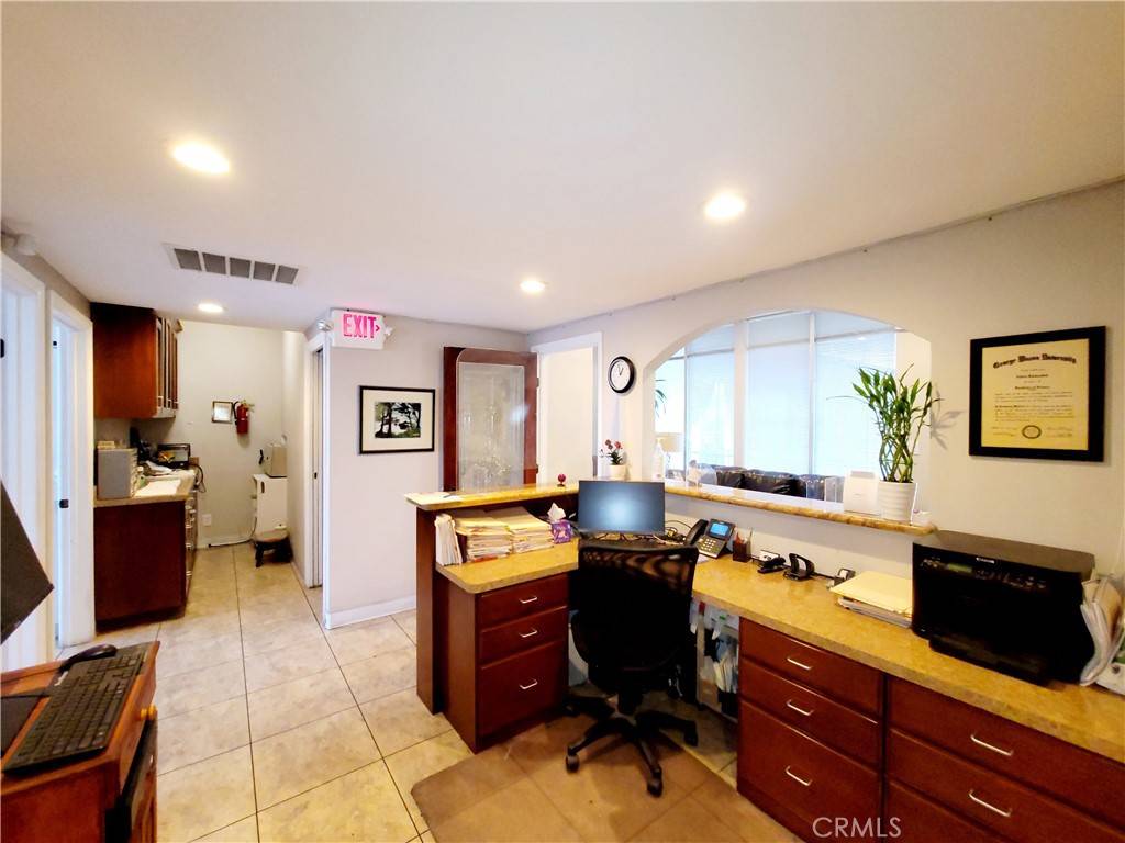 Long Beach, CA 90808,3840 Woodruff AVE #205