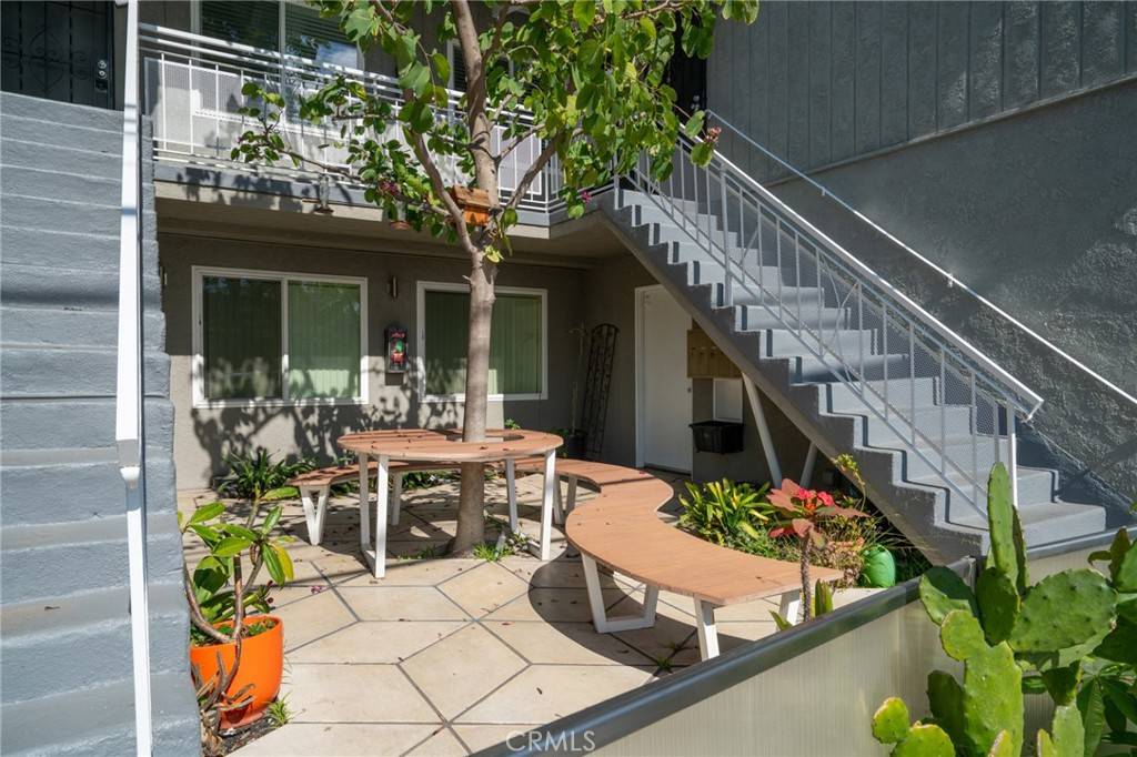 Long Beach, CA 90804,3243 E 10th ST