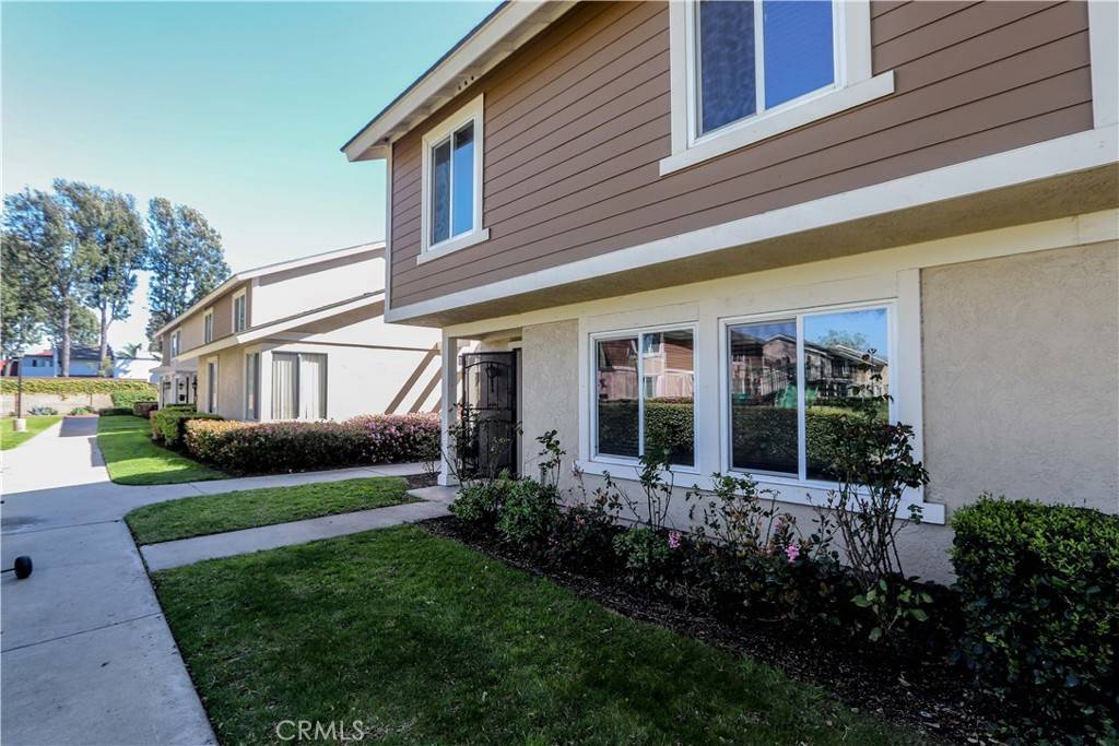 Santa Ana, CA 92707,120 Carriage DR #H