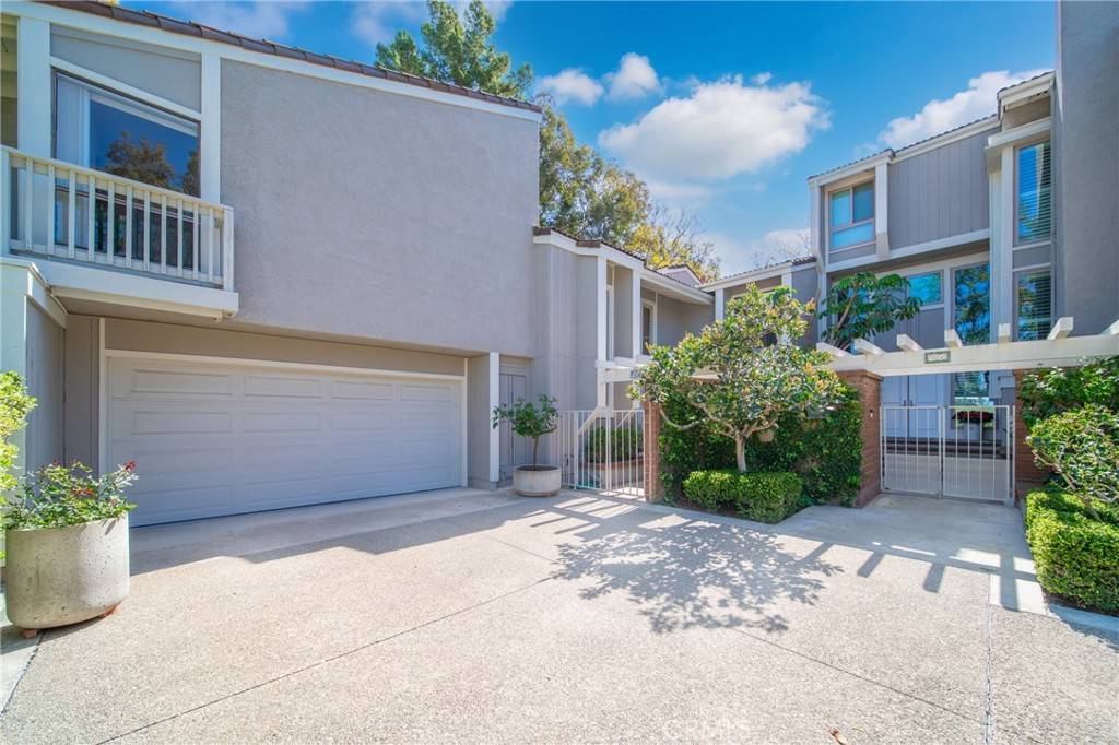 Irvine, CA 92612,28 Rocky Knoll #4