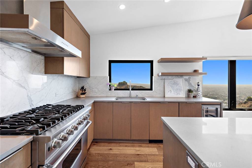 Los Angeles, CA 90046,8179 Mannix DR