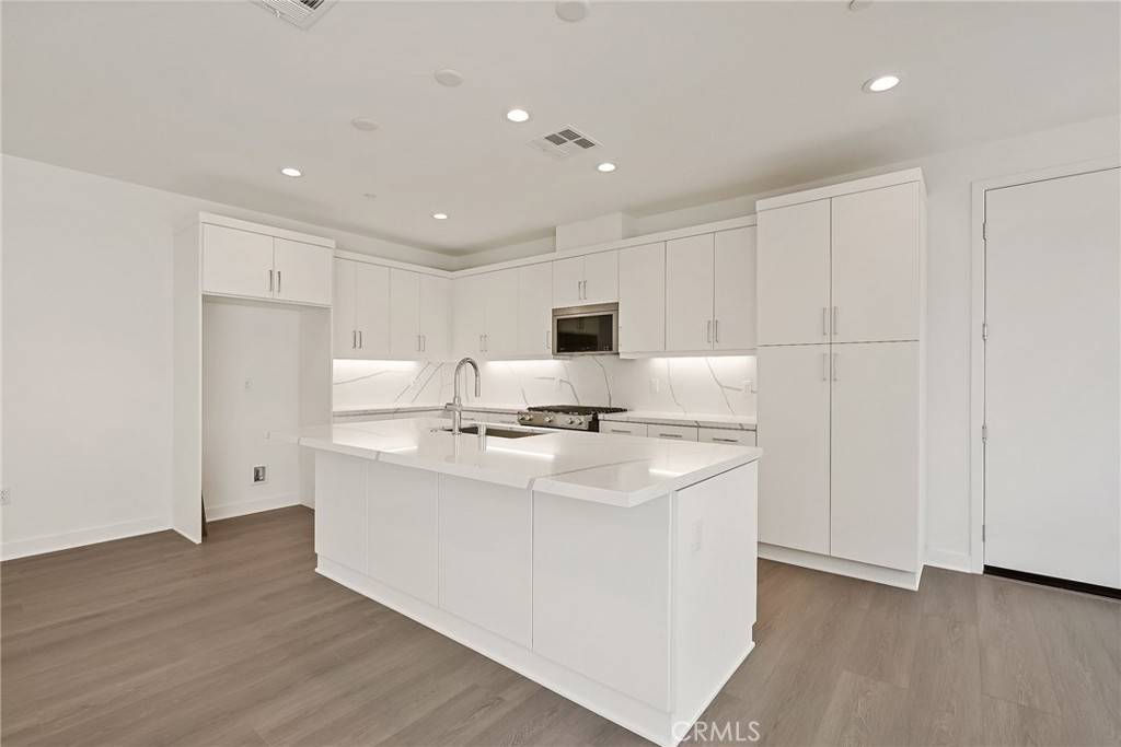 Palm Desert, CA 92211,75306 Buckley DR