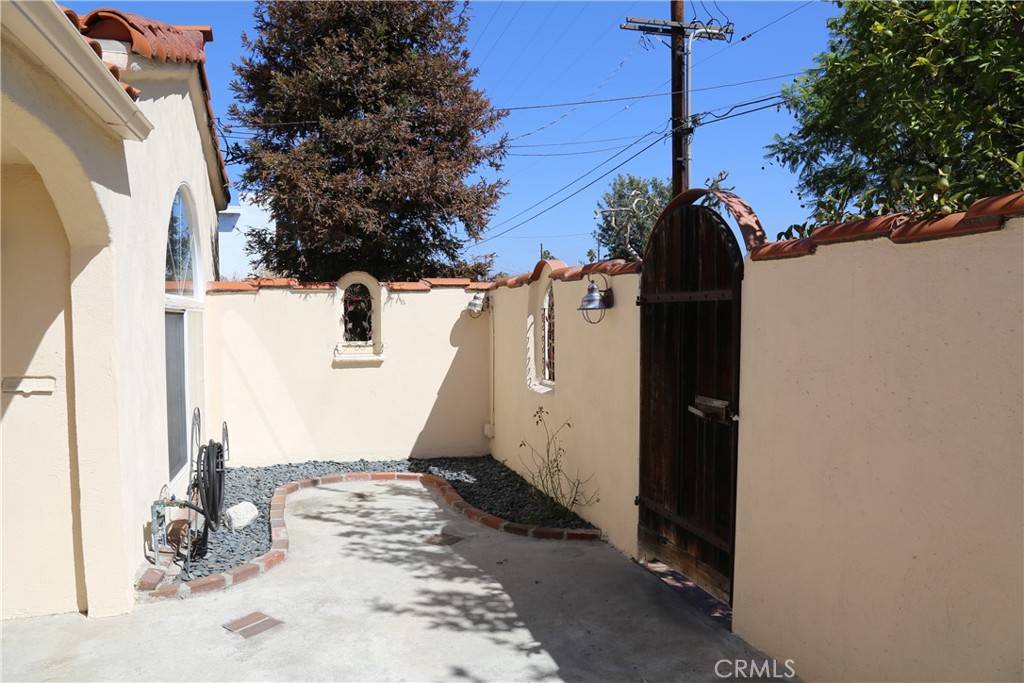 North Hollywood, CA 91601,5315 Riverton AVE