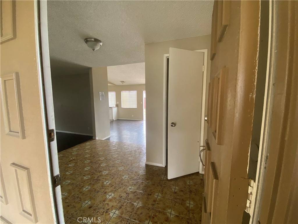 Bloomington, CA 92316,897 W Hawthorne ST