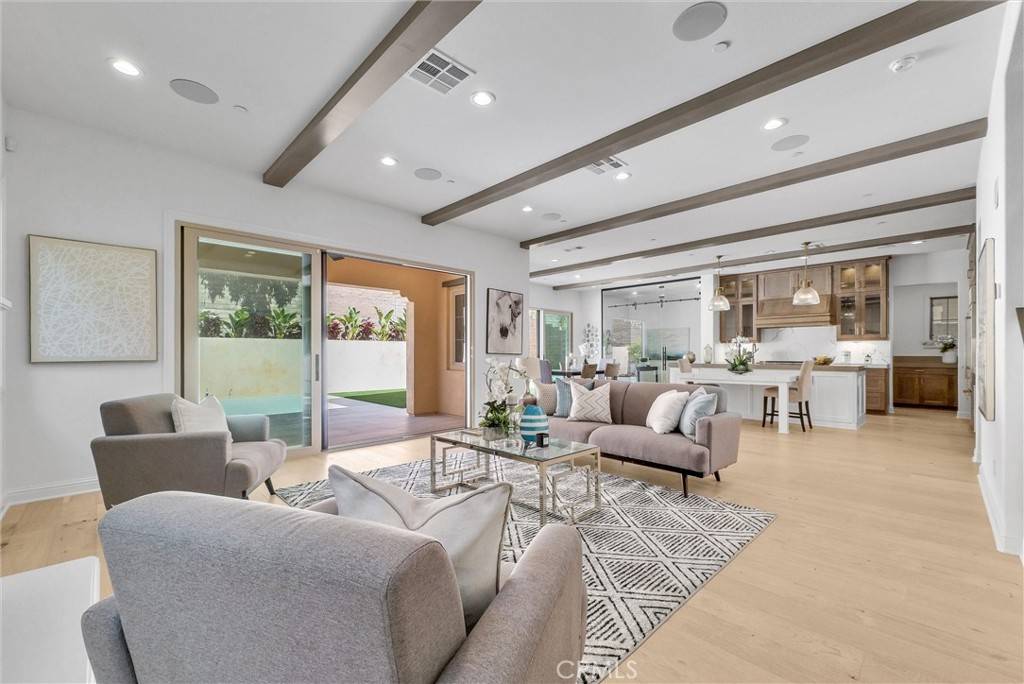 Irvine, CA 92602,63 Poncho
