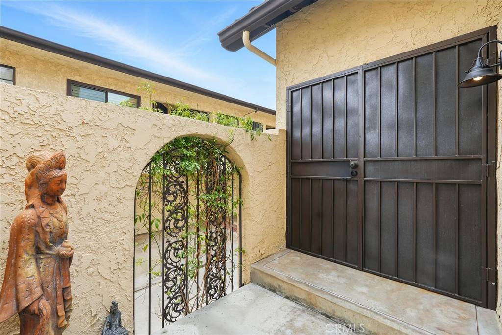 Long Beach, CA 90808,5447 E Centralia ST