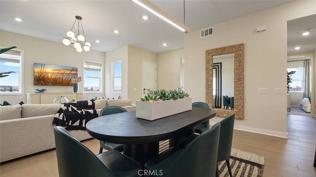 Irvine, CA 92618,405 Mulligan