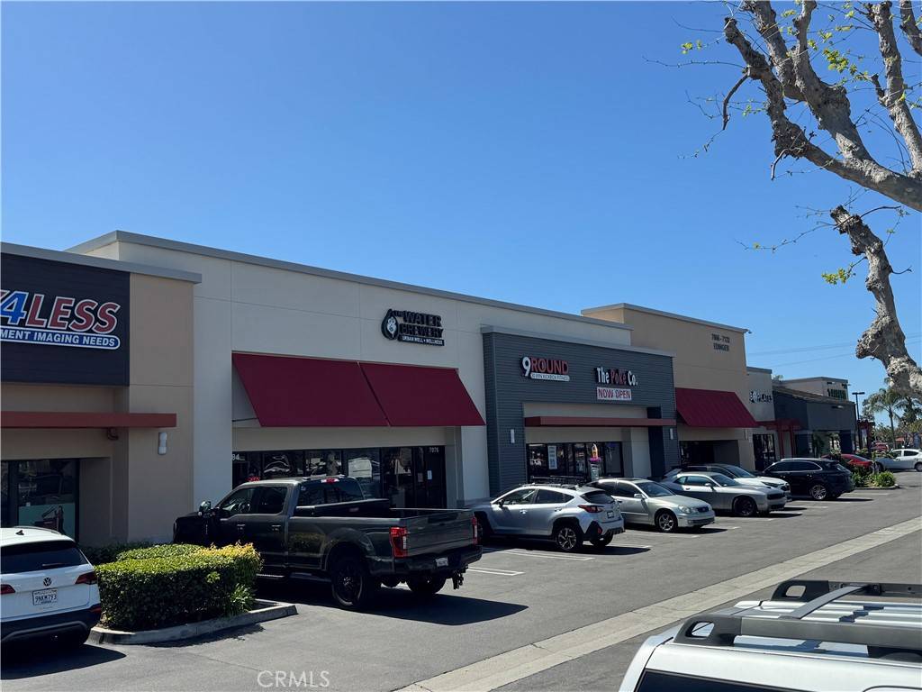 Huntington Beach, CA 92647,7076 Edinger