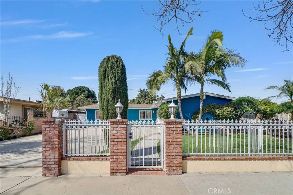 Santa Ana, CA 92704,2042 S Spruce ST