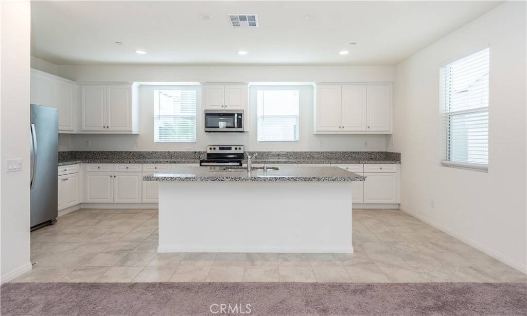 Santa Ana, CA 92701,906 E 3rd ST