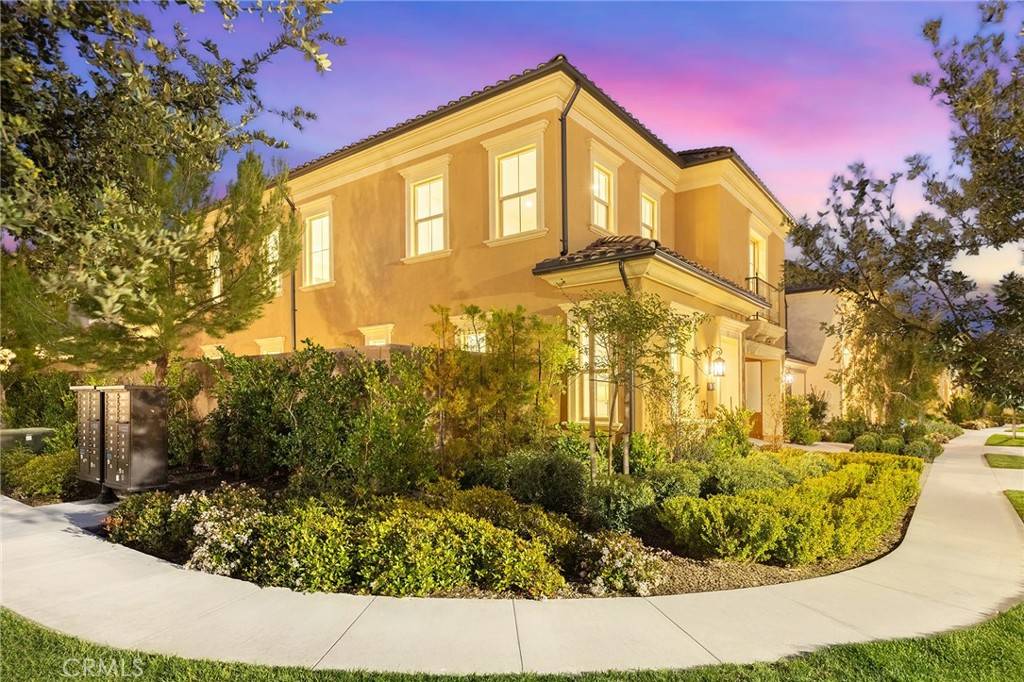 Irvine, CA 92602,218 Evaroad