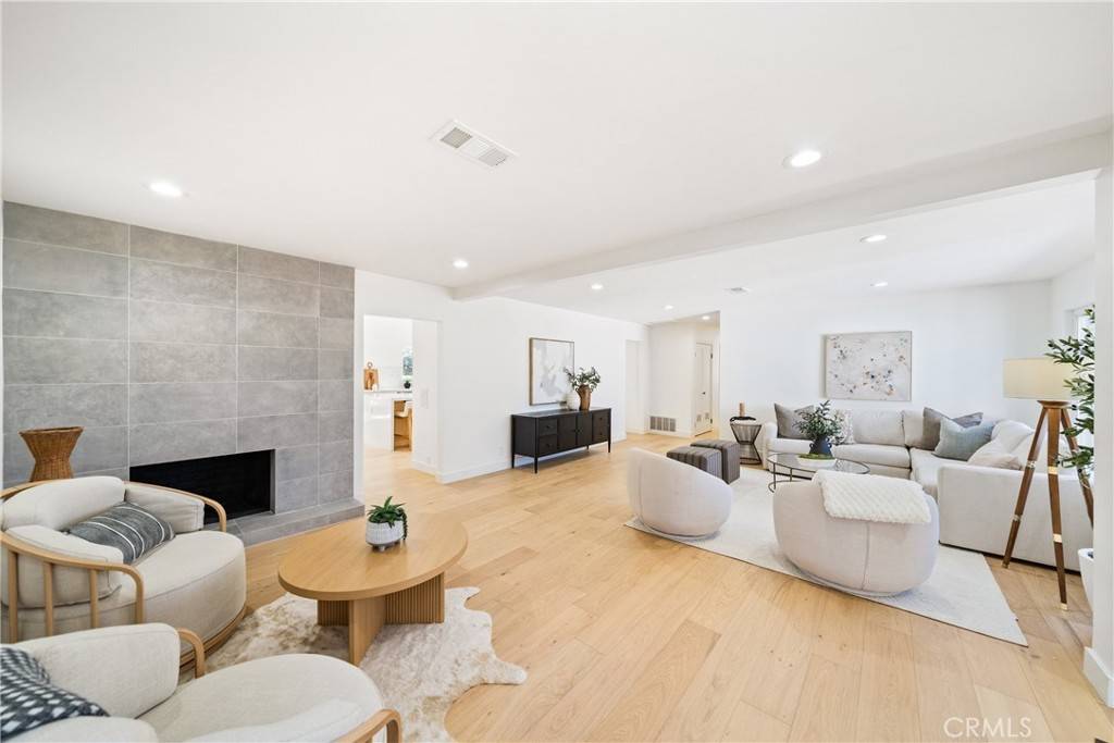 Huntington Beach, CA 92647,15352 Stanford LN