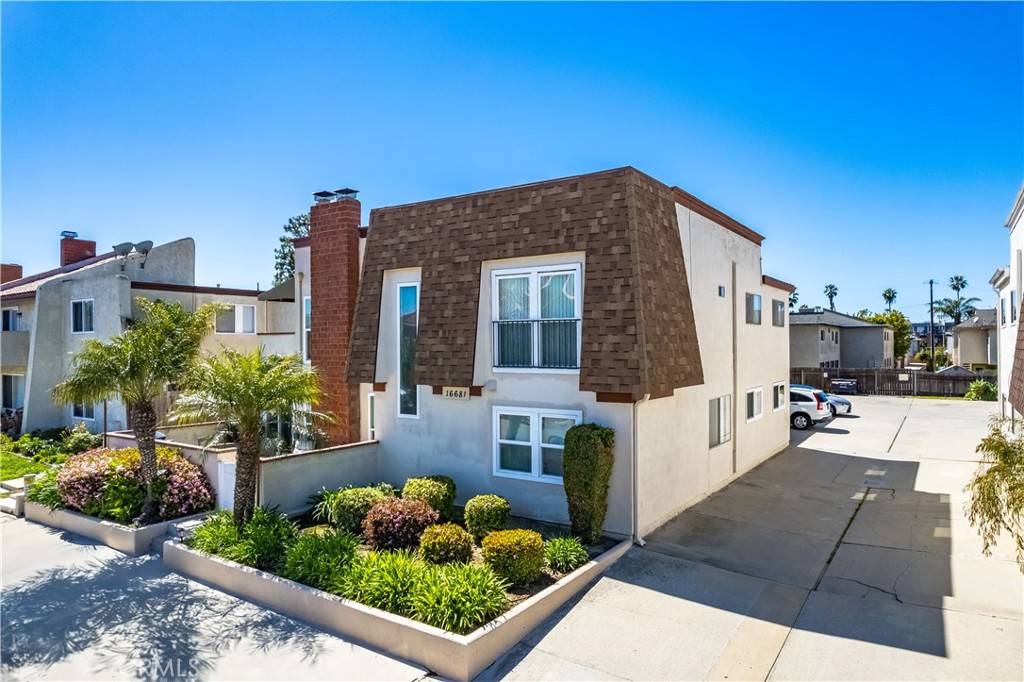 Huntington Beach, CA 92649,16681 Sims LN
