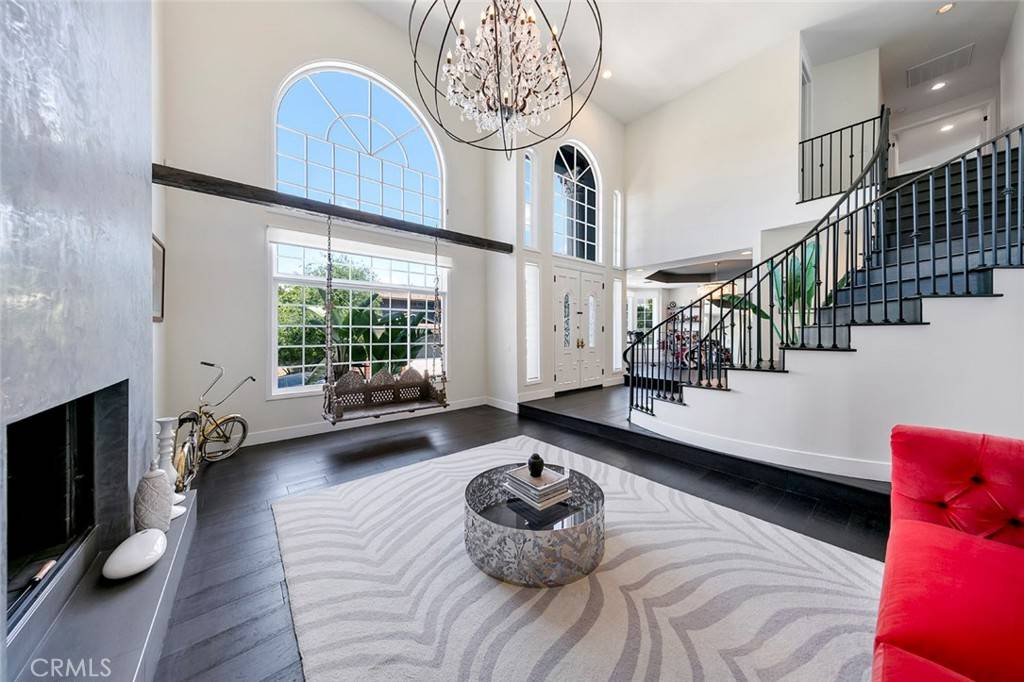 Los Angeles, CA 90046,2509 Apollo DR
