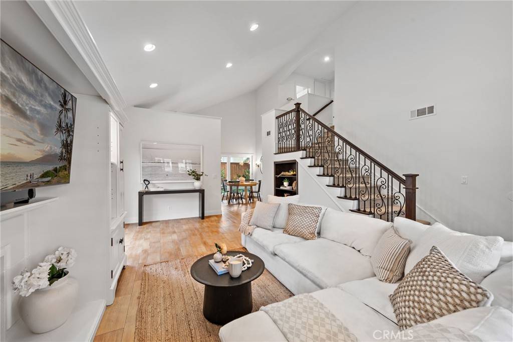 Rancho Santa Margarita, CA 92688,8 Via Bellorita