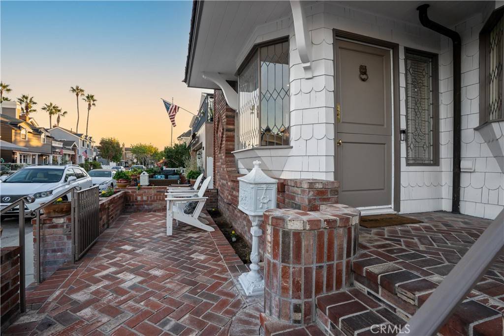 Newport Beach, CA 92662,211 Pearl AVE