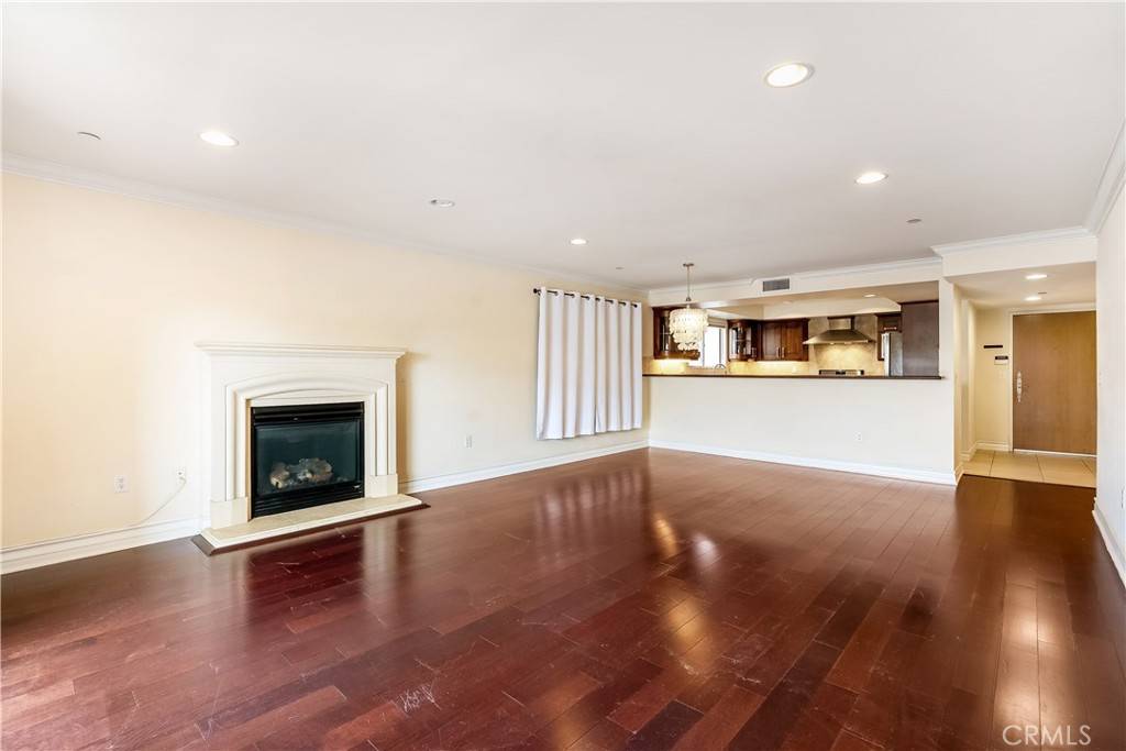 Los Angeles, CA 90025,1417 S. Westgate #203
