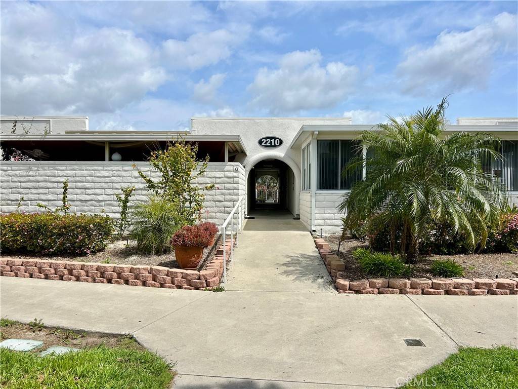 Laguna Woods, CA 92637,2210 Via Mariposa E #C