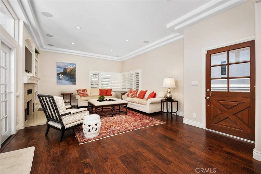 Newport Beach, CA 92663,411 Tustin AVE