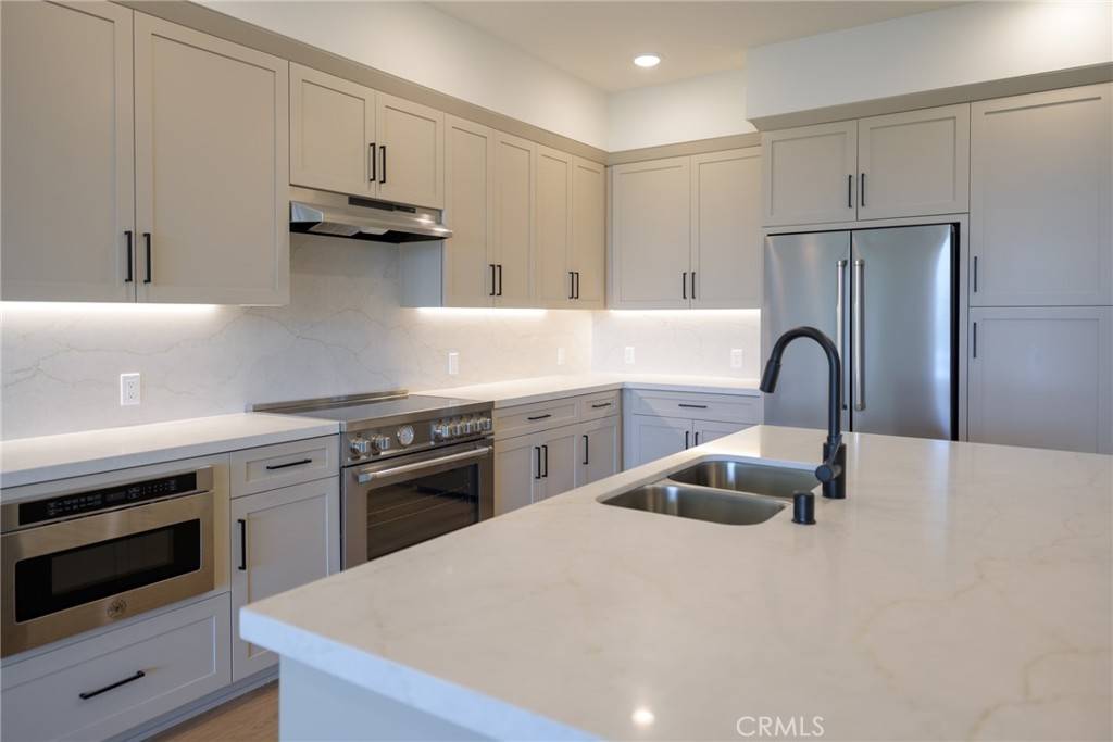 Huntington Beach, CA 92648,414 Main ST #415