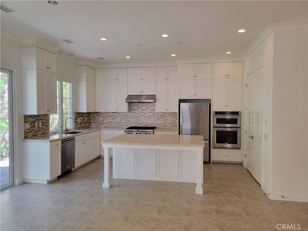 Irvine, CA 92602,73 Stetson