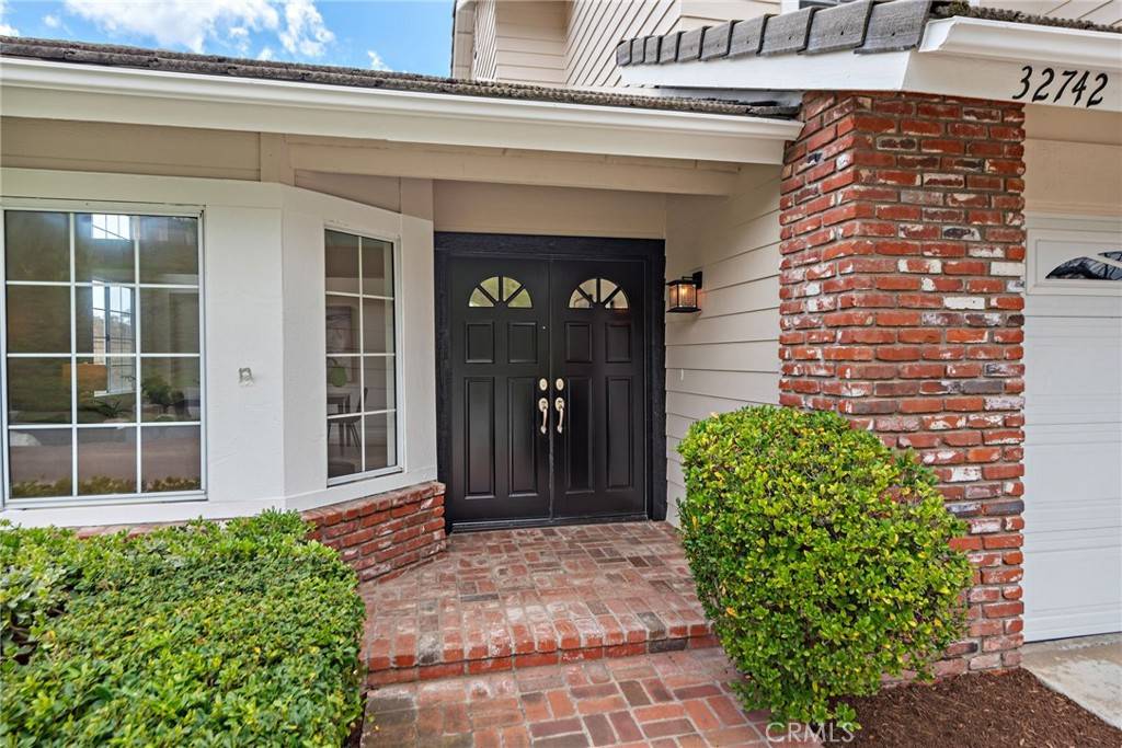 Rancho Santa Margarita, CA 92679,32742 Meadowpark LN