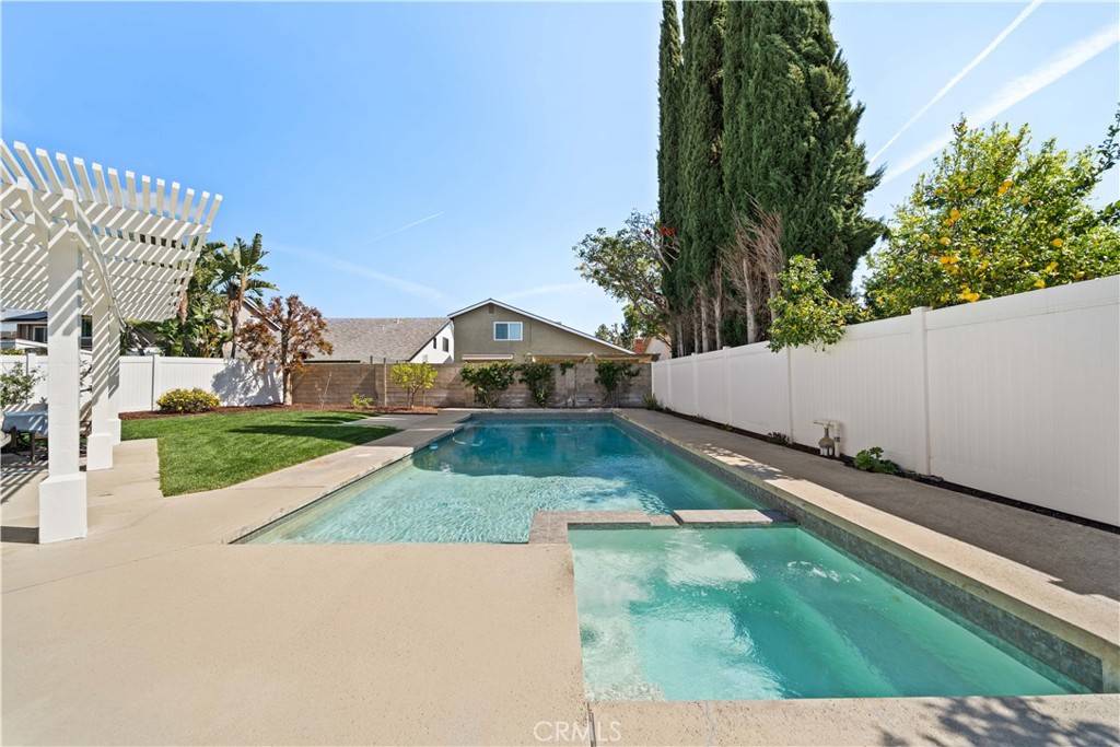 Irvine, CA 92620,16 Sheridan