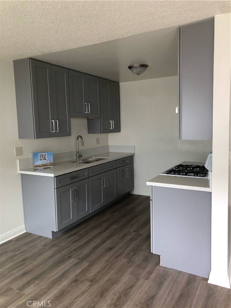 Upland, CA 91786,914 W Pine