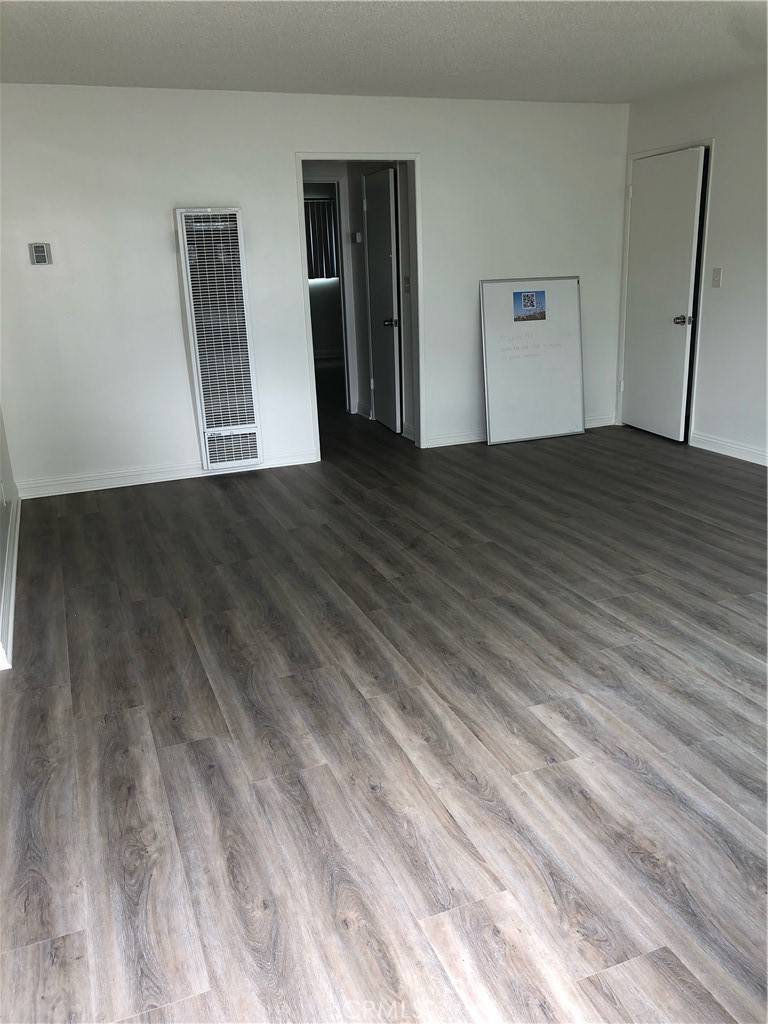 Upland, CA 91786,914 W Pine