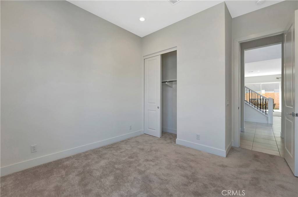 101 Bear Leaf Lake Forest, CA 92630