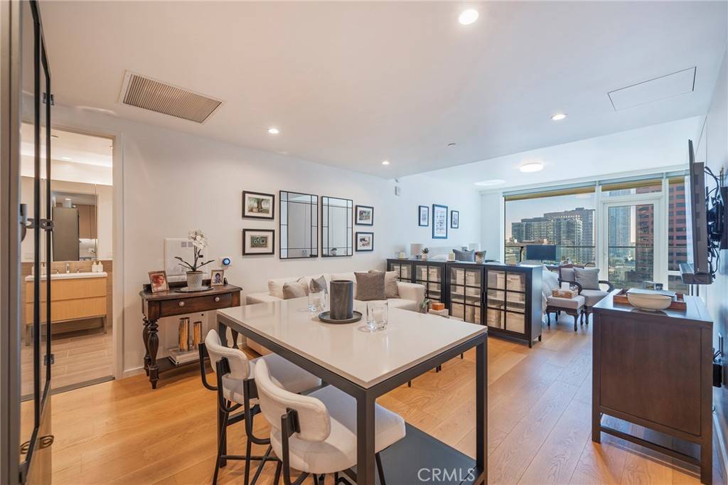Los Angeles, CA 90017,877 Francisco ST #1715