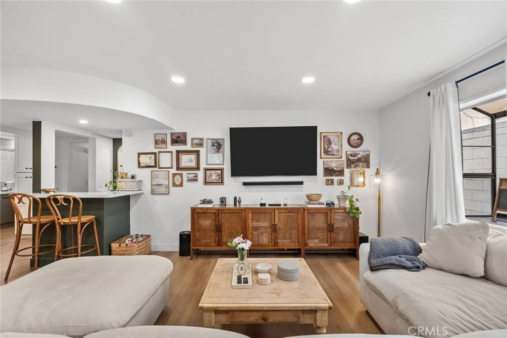 North Hollywood, CA 91602,4445 Cartwright AVE #212