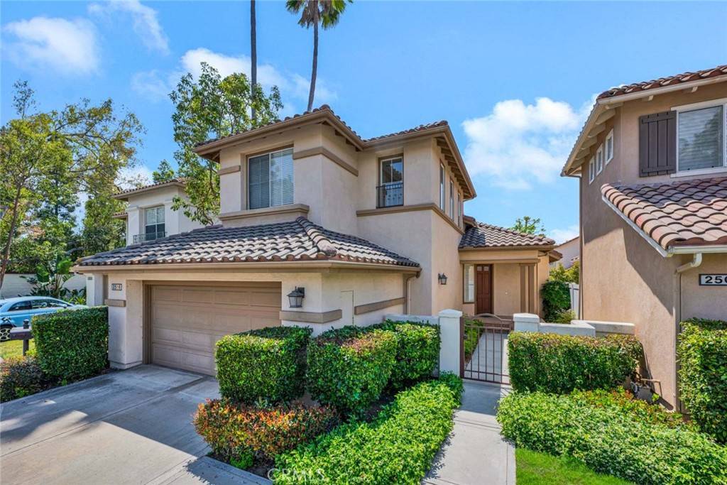 Tustin, CA 92782,2516 Lewis DR