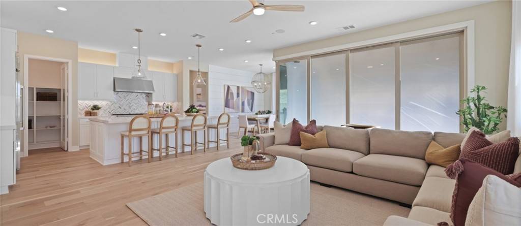 29362 Via Diamante Valencia, CA 91354