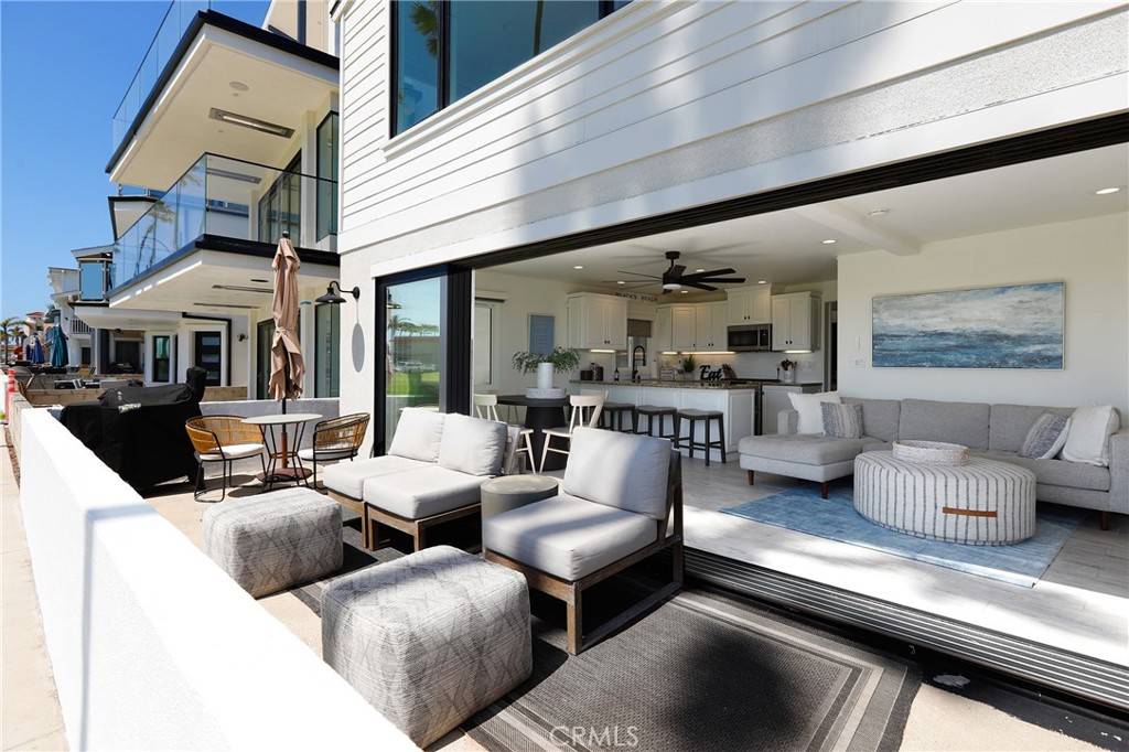 Newport Beach, CA 92661,916 E Oceanfront