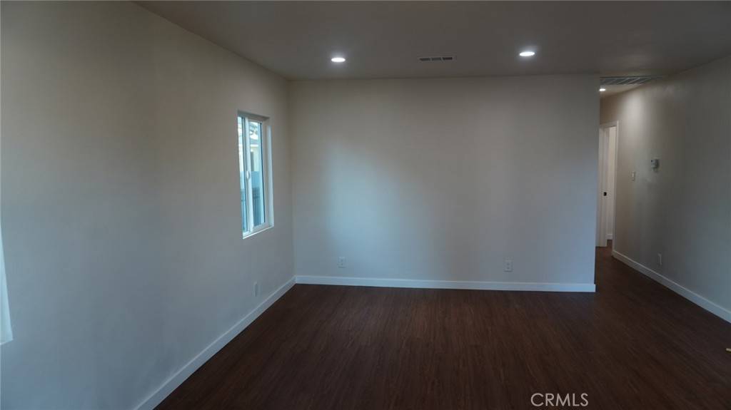 Los Angeles, CA 90044,1327 W 89th St