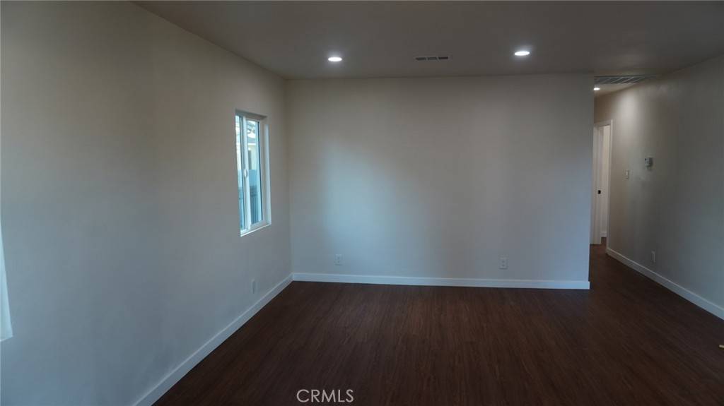 Los Angeles, CA 90044,1327 W 89th St