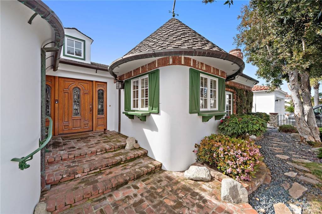 San Clemente, CA 92672,209 Calle Potro