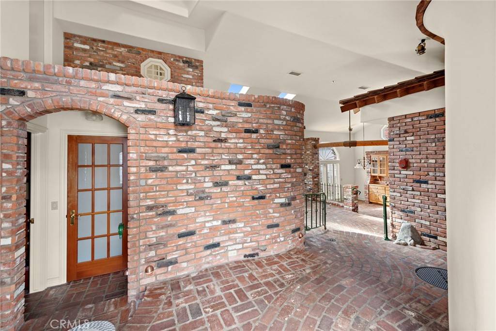 San Clemente, CA 92672,209 Calle Potro
