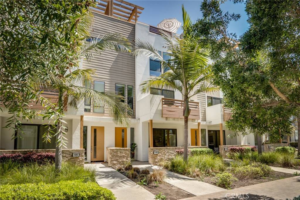 1680 Grand View Costa Mesa, CA 92627