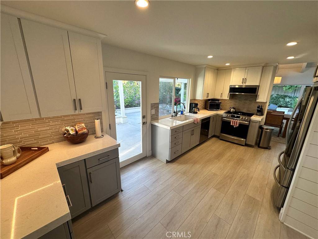 Irvine, CA 92612,16 Holly ST