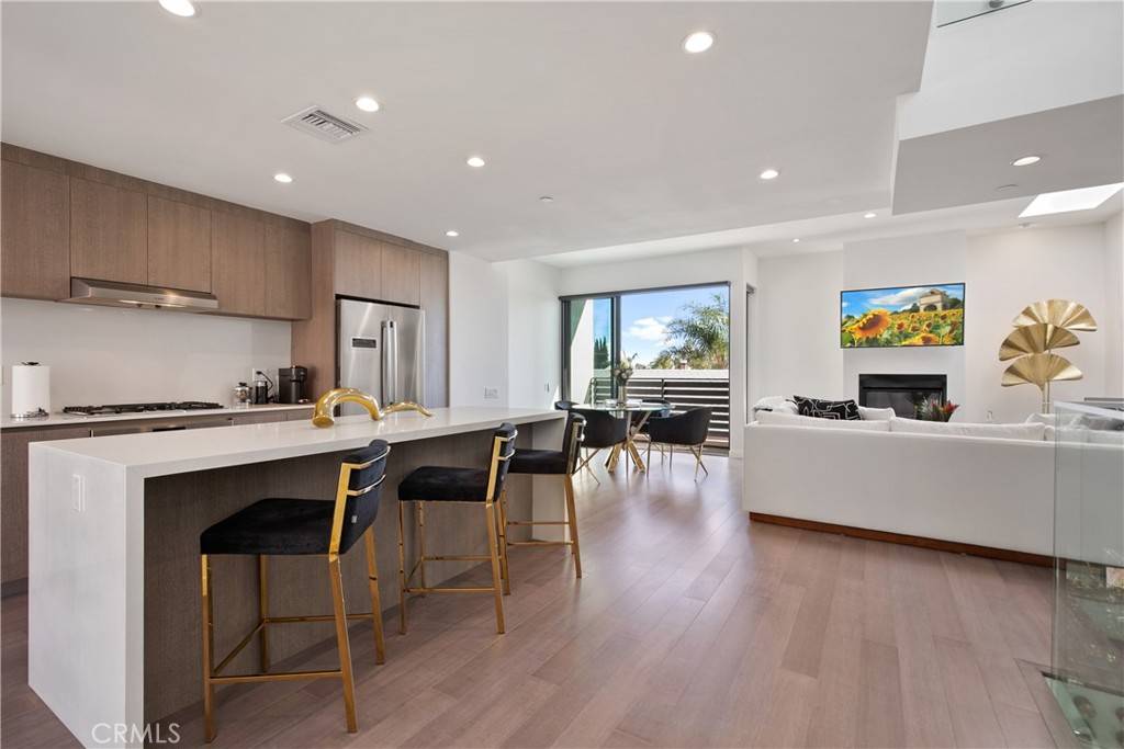West Hollywood, CA 90046,823 N Fuller #C