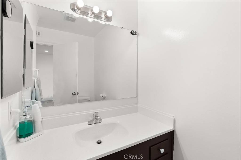 157 Yorktown LN Costa Mesa, CA 92626