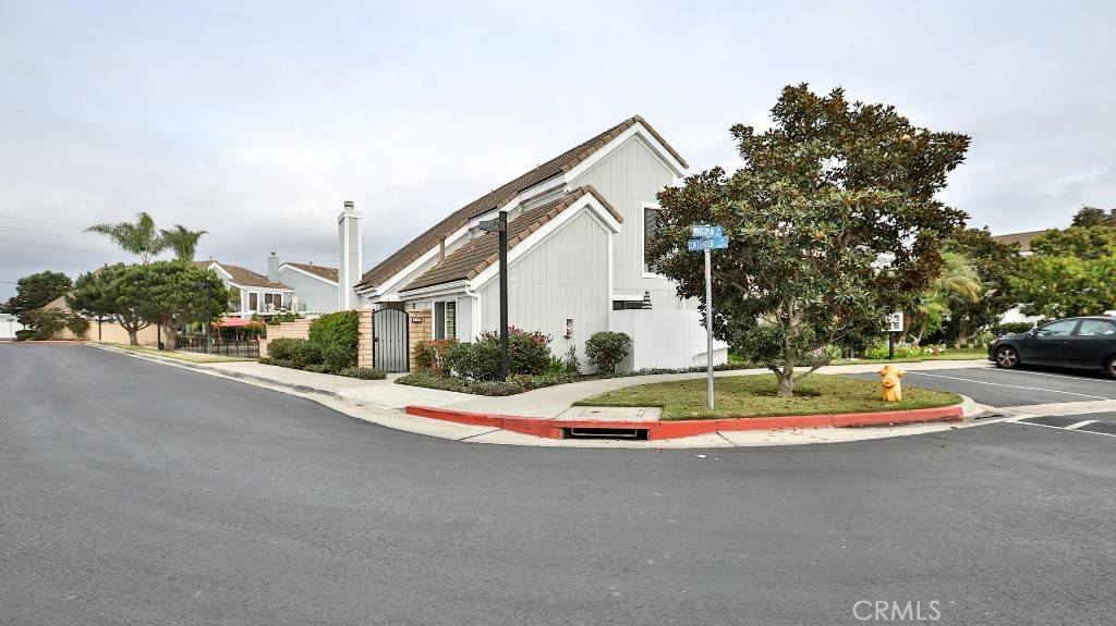 Huntington Beach, CA 92649,3435 Windspun DR