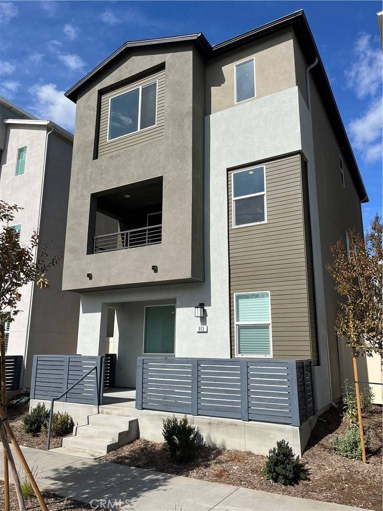 Santa Ana, CA 92701,913 E 2nd ST