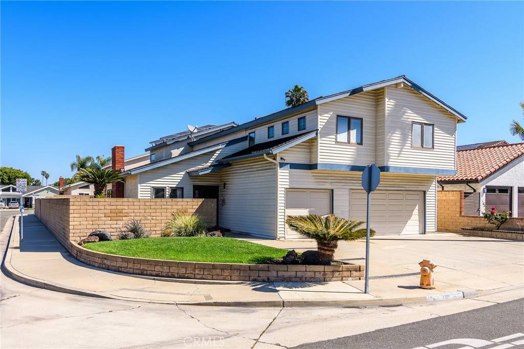 Huntington Beach, CA 92647,7191 Slater AVE