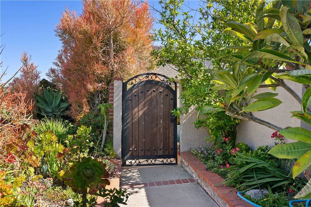 Laguna Niguel, CA 92677,29792 Running Deer LN