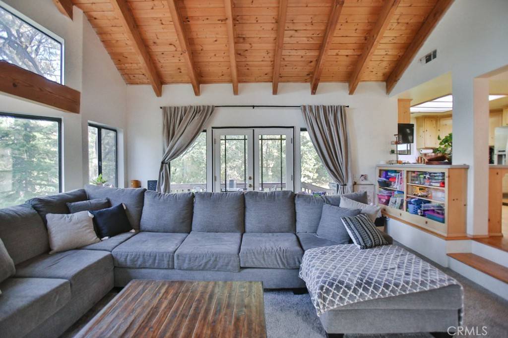 Running Springs, CA 92382,30137 Pixie DR