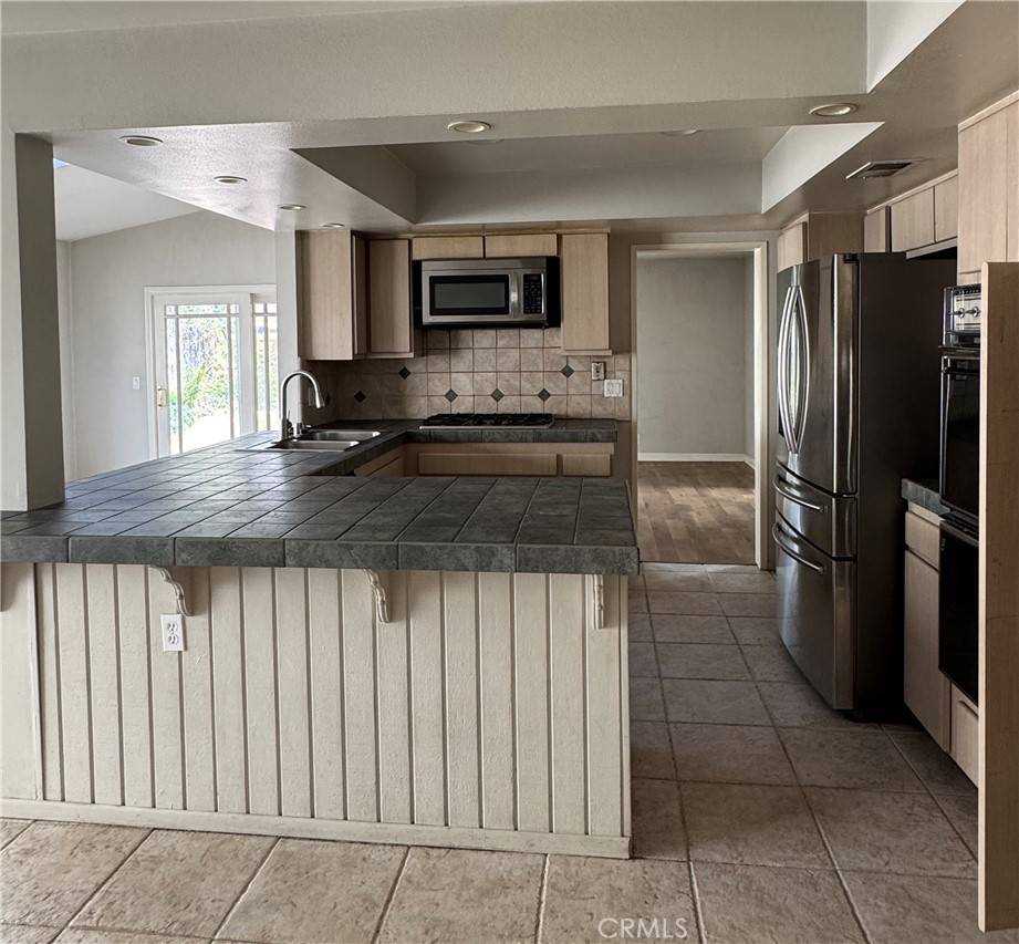 Irvine, CA 92612,17692 Cassia Tree LN